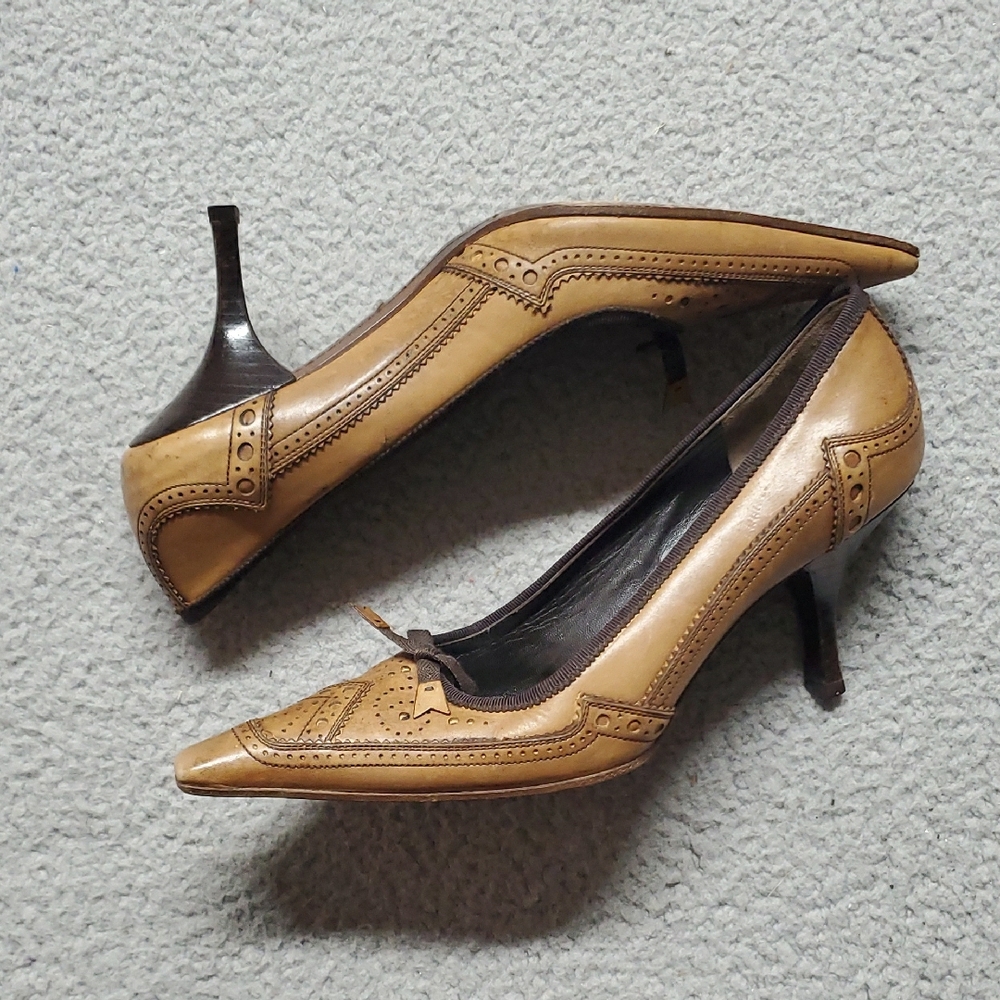 Prada  Women's Two-Tone Brown Pointed Toe Leather Pumps Size 6 US - Picture 6 of 9